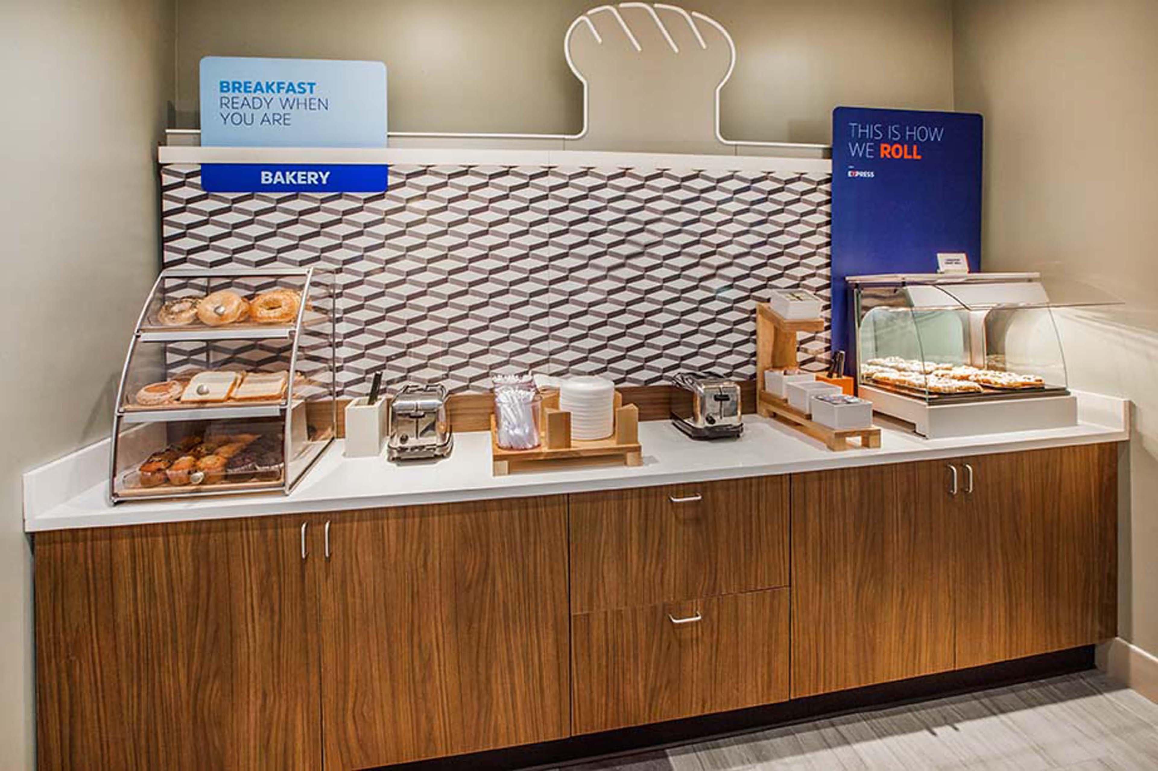 Holiday Express & North By Ihg Kilgore